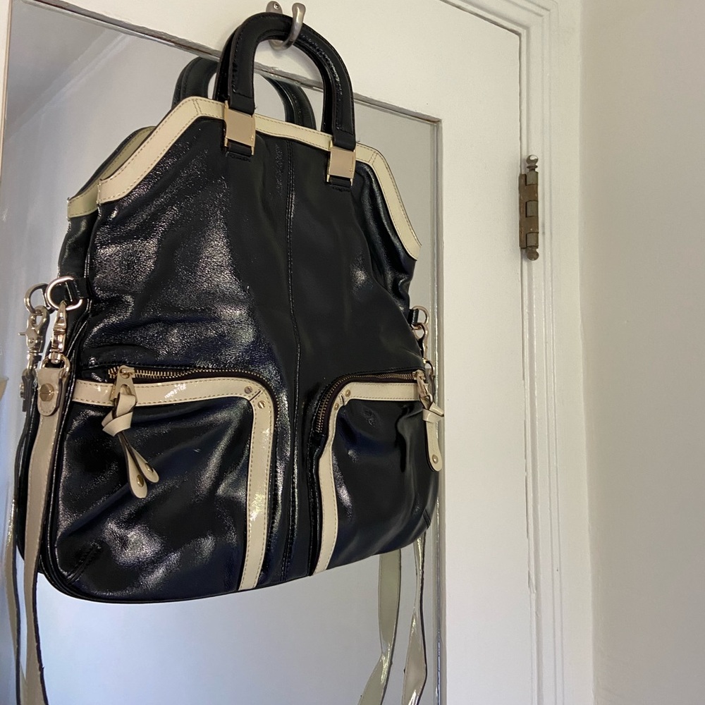 B Makowsky black and white purse!